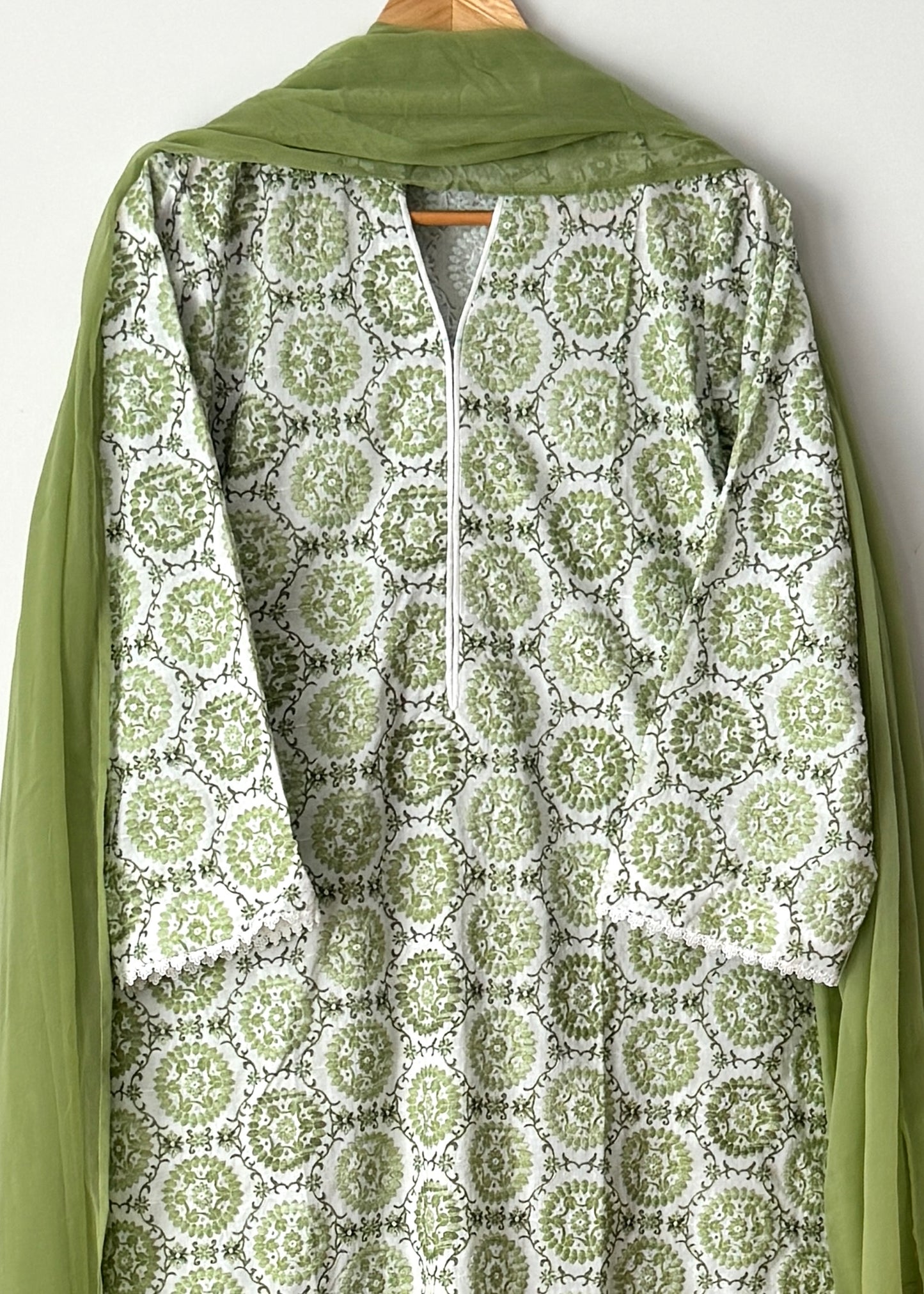 Embroidered suit- Basic