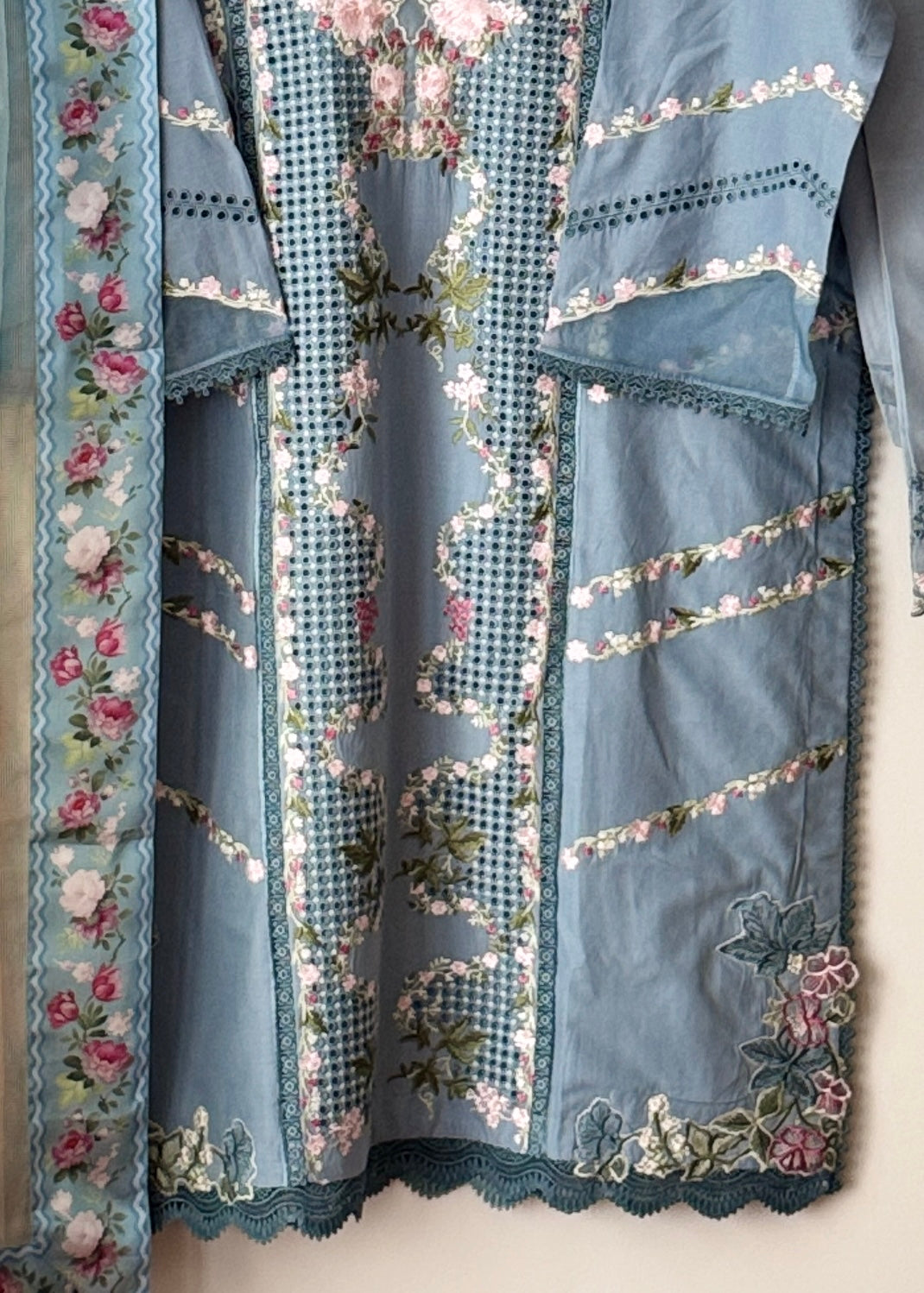Design 14 - Saira Shakira