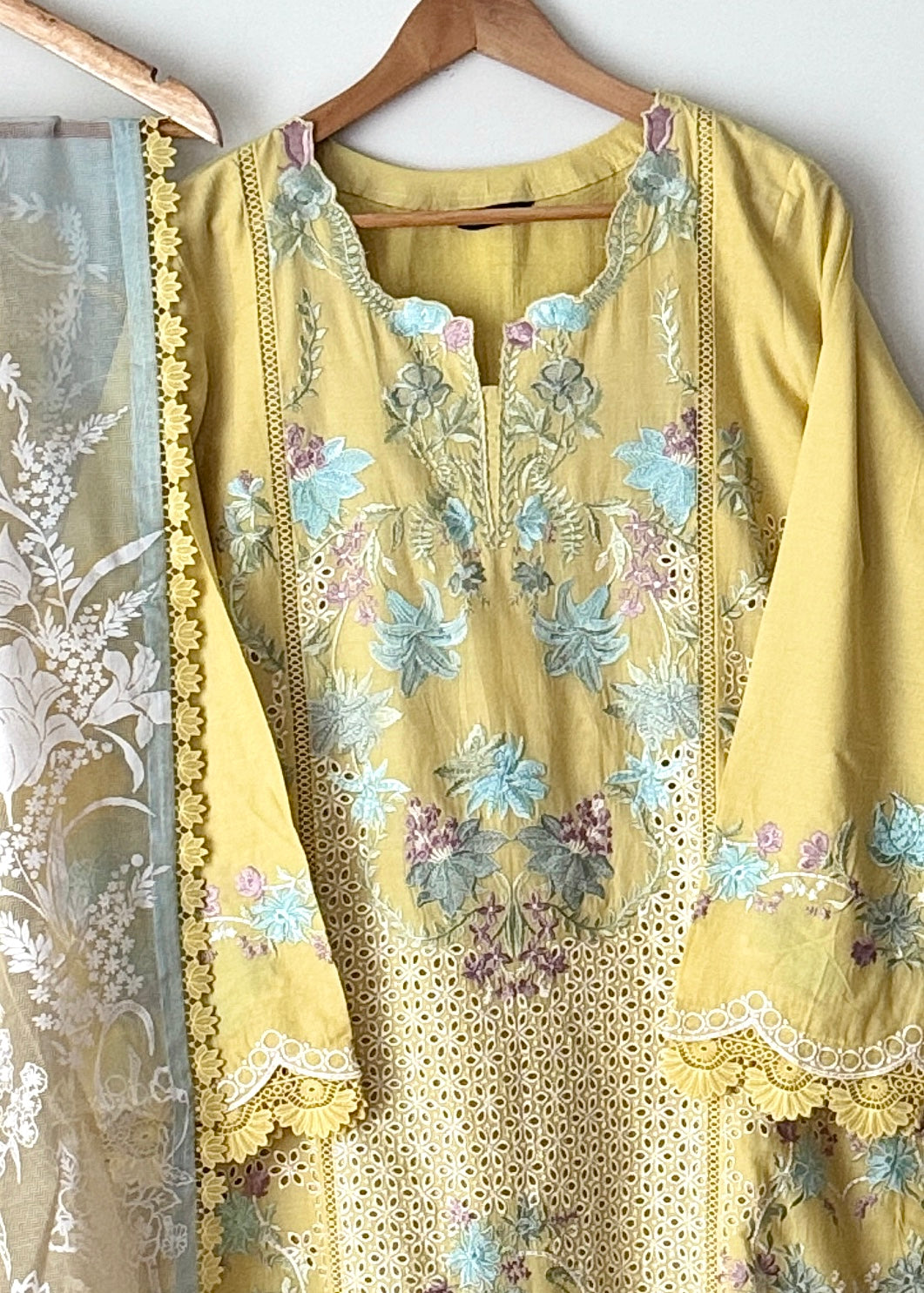 Design 2 - Saira Shakira
