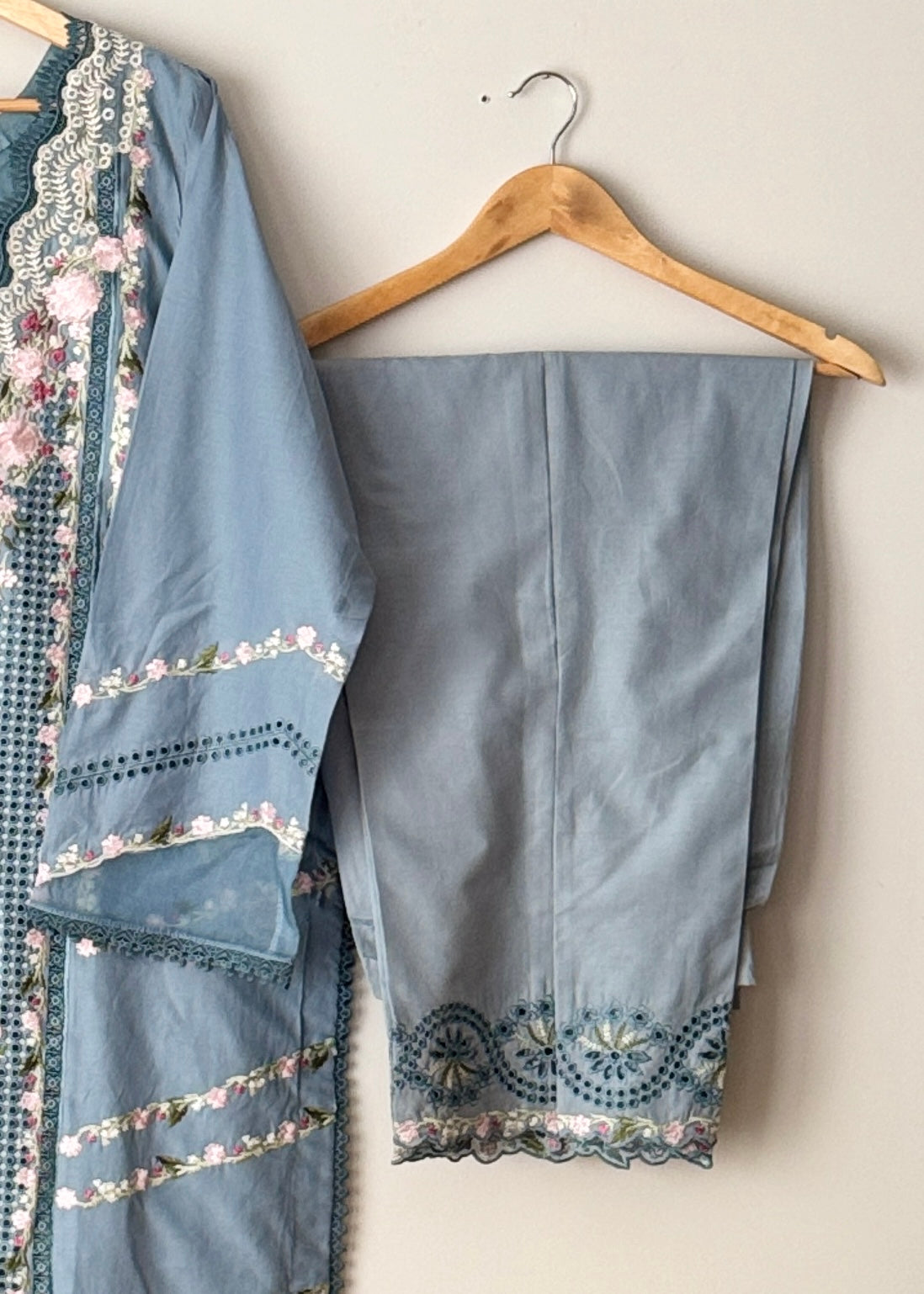 Design 14 - Saira Shakira