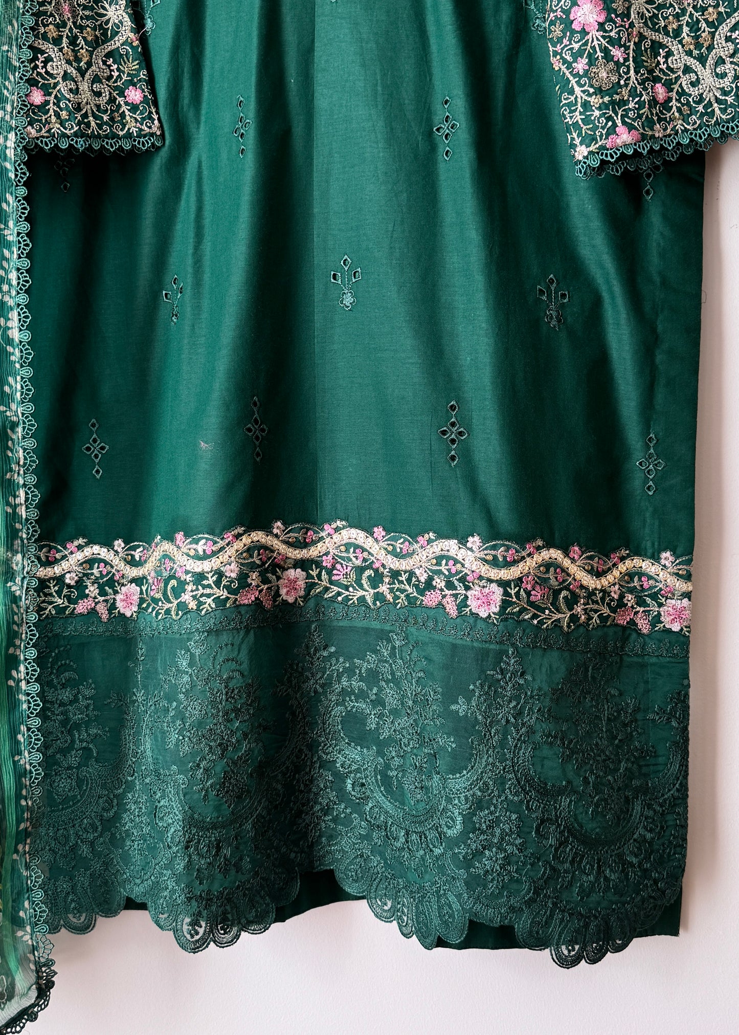 Noor by sadia asad - Lawn chicken Kari