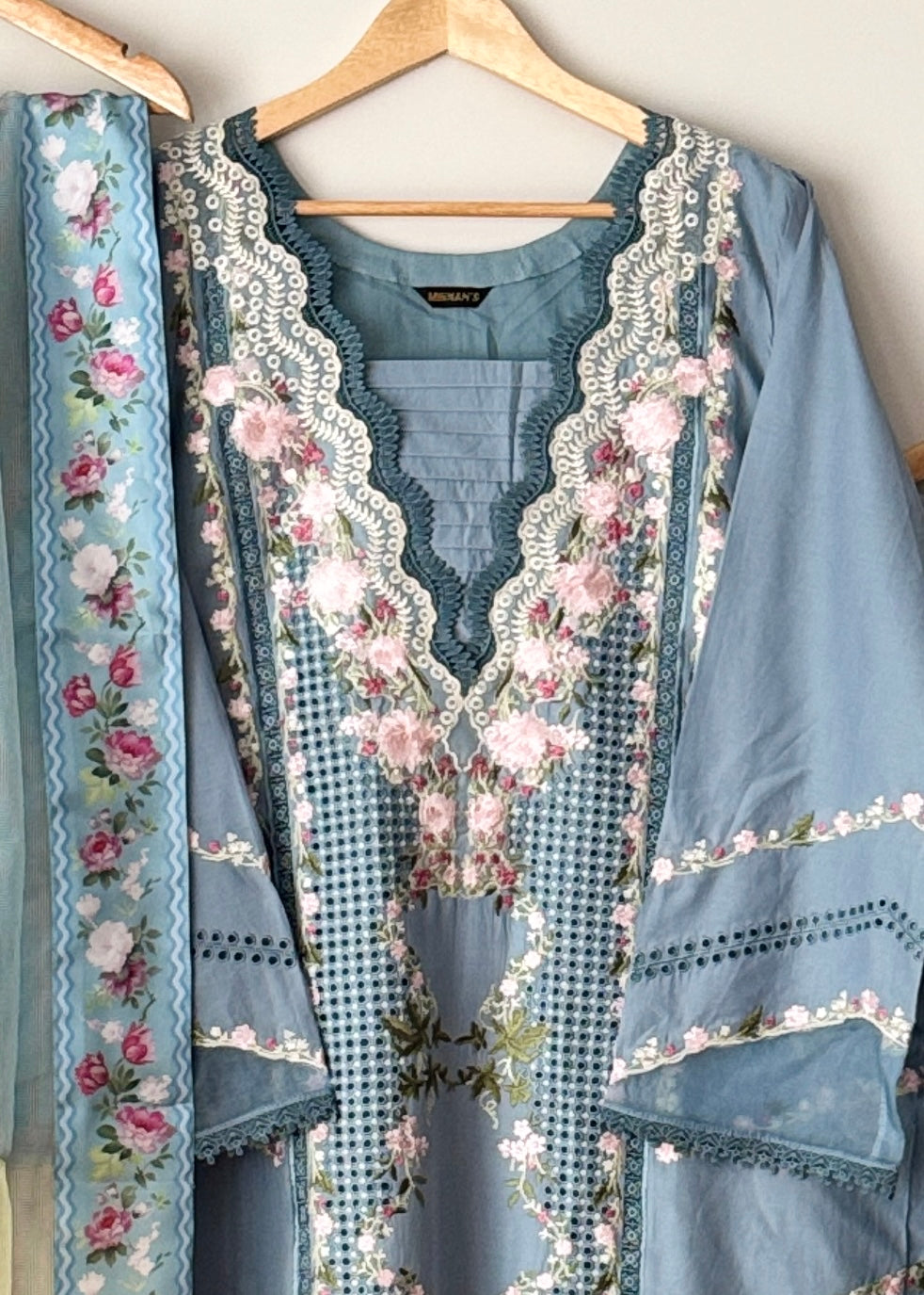 Design 14 - Saira Shakira