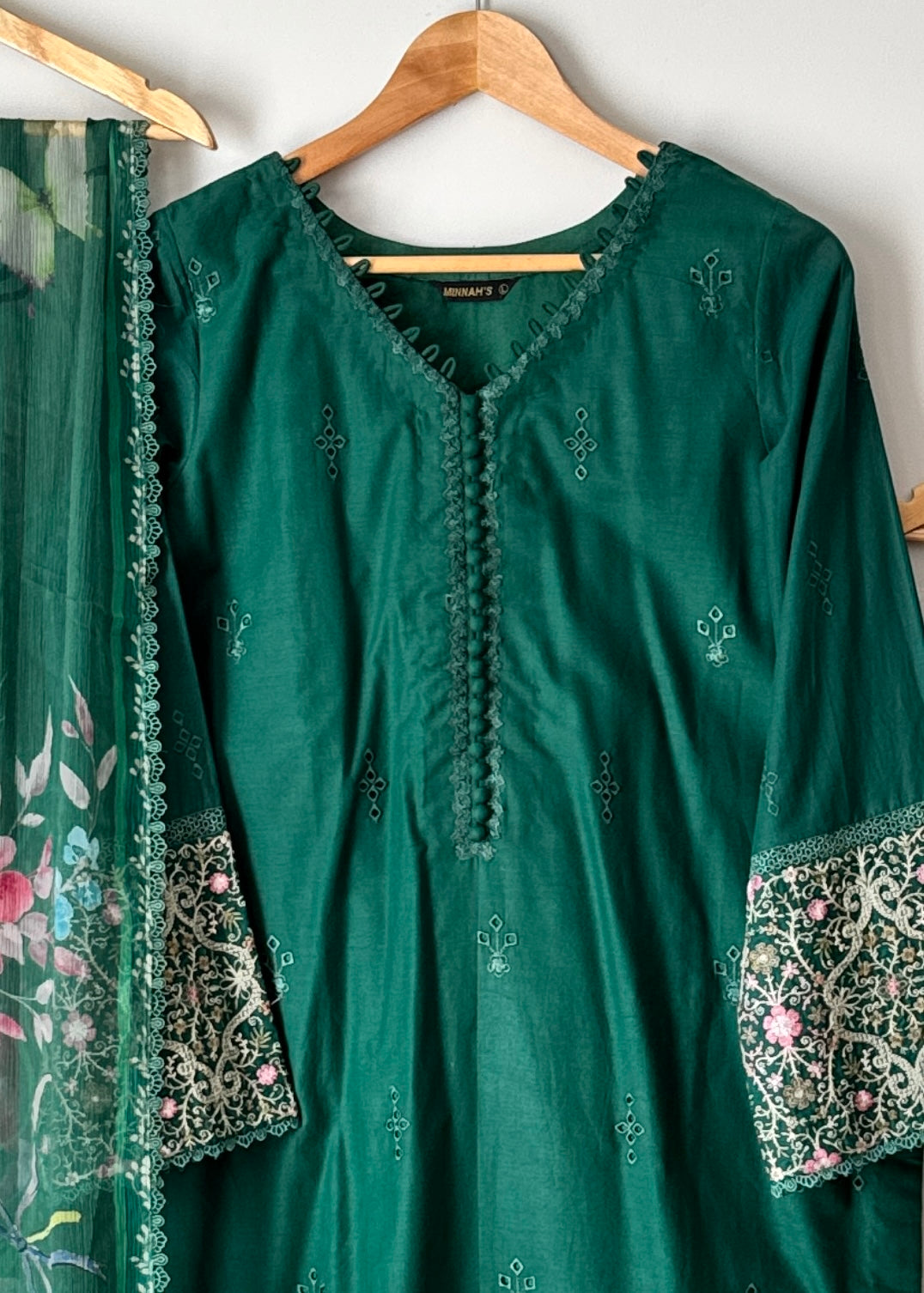 Noor by sadia asad - Lawn chicken Kari
