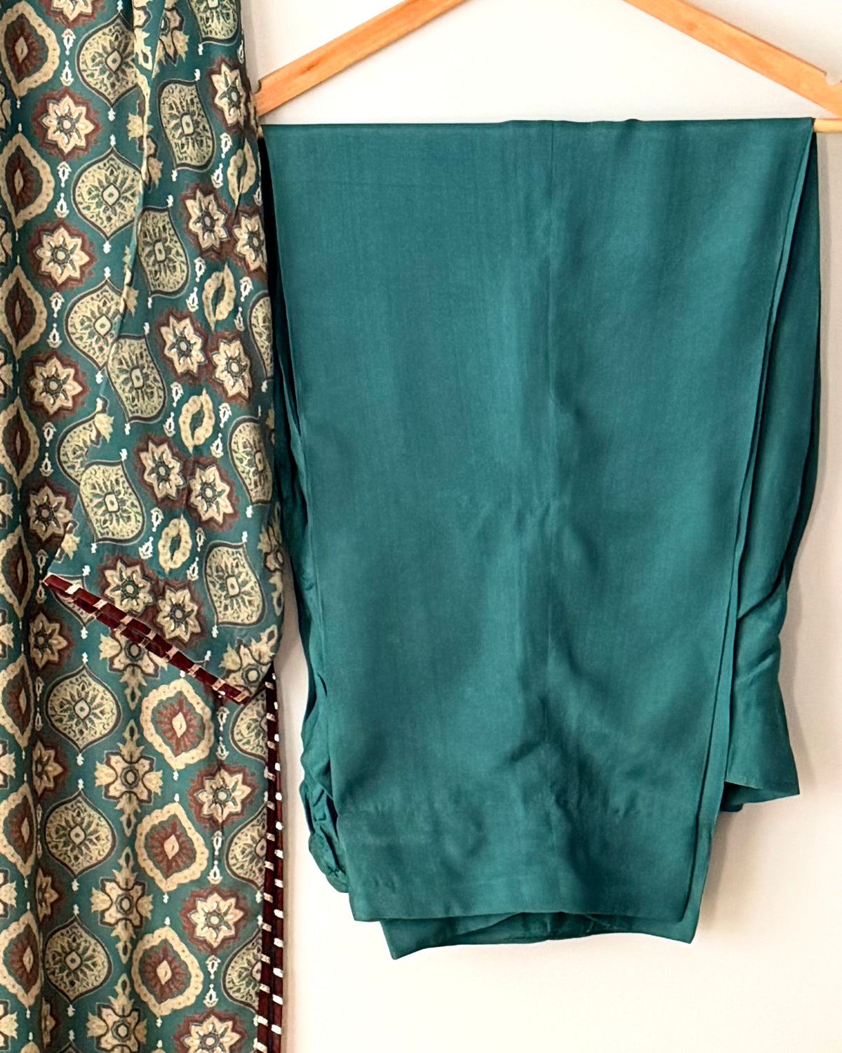 Printed crepe silk suit