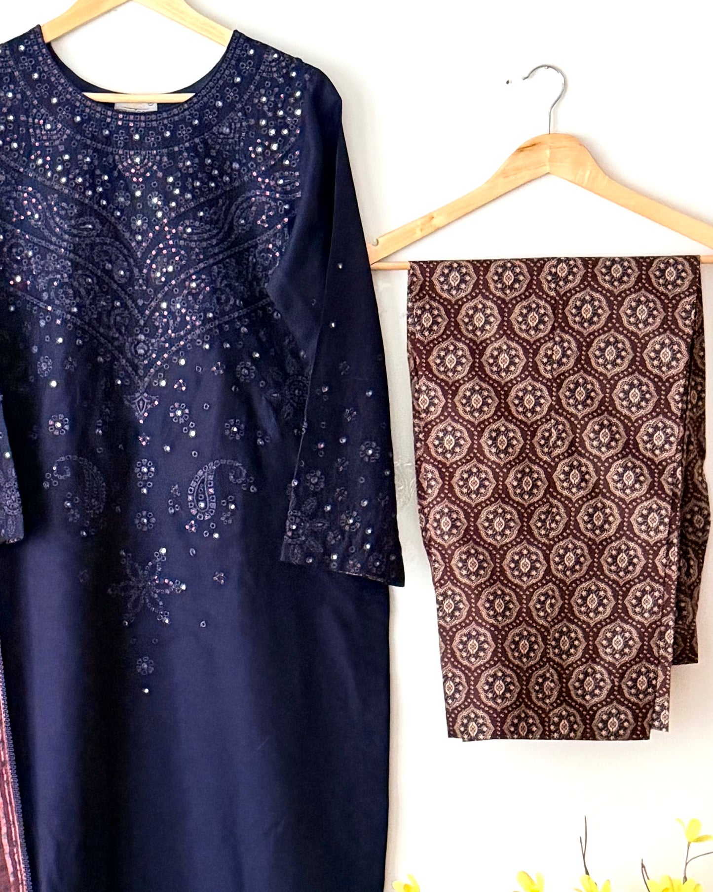 Embroidered lawn suit - Jazmin
