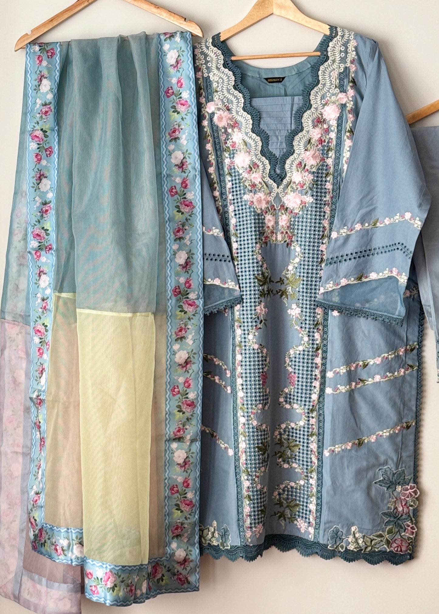 Design 14 - Saira Shakira