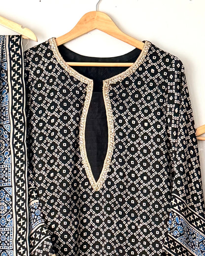 Noor -e- silk(C)-  Block printed Korean shamoze