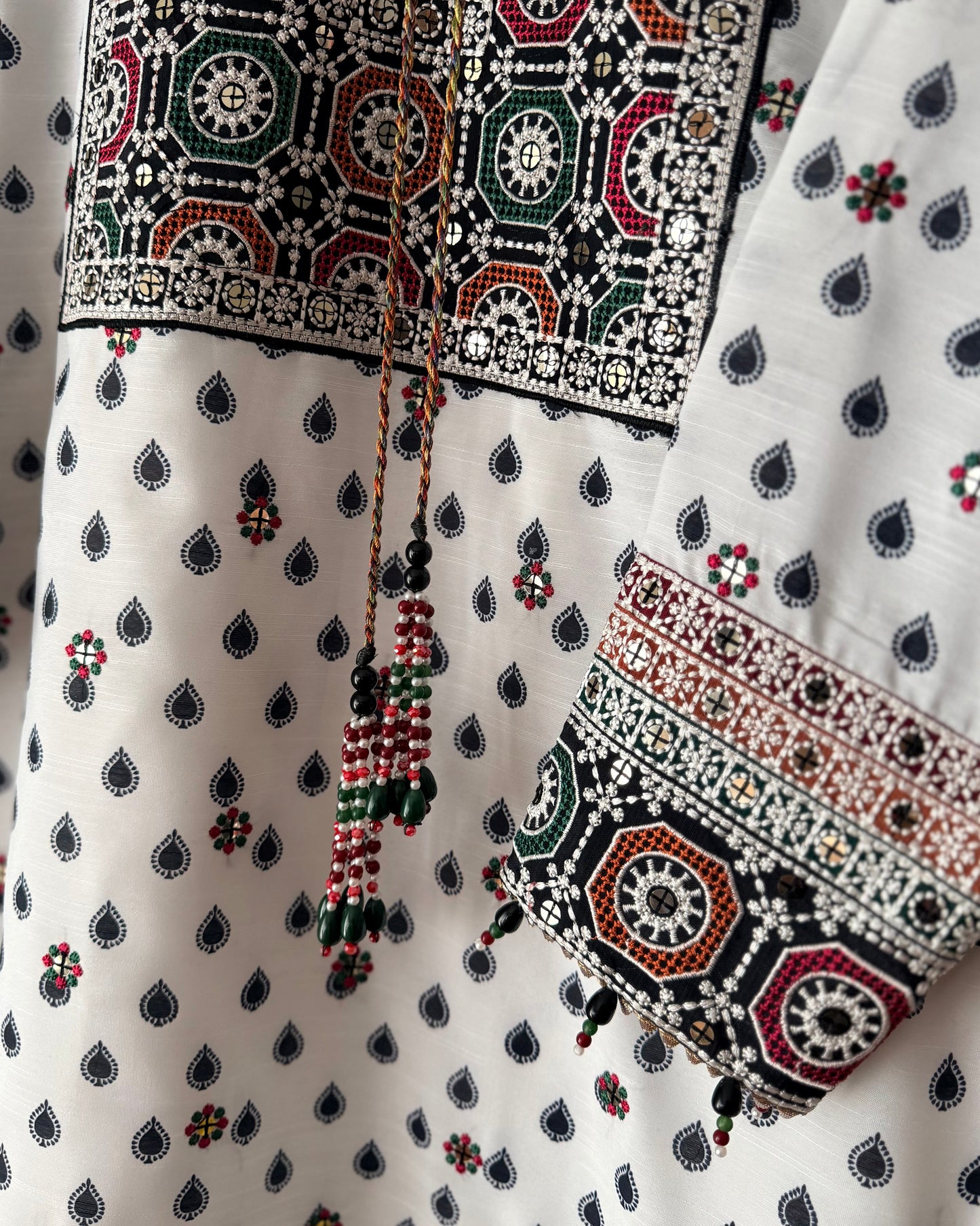 Raw silk embroidered- Jazmin