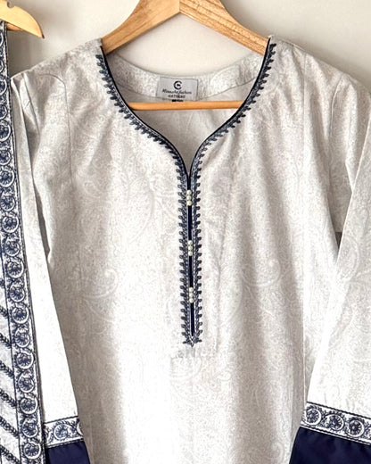 Lawn embroidered suit - Jazmin