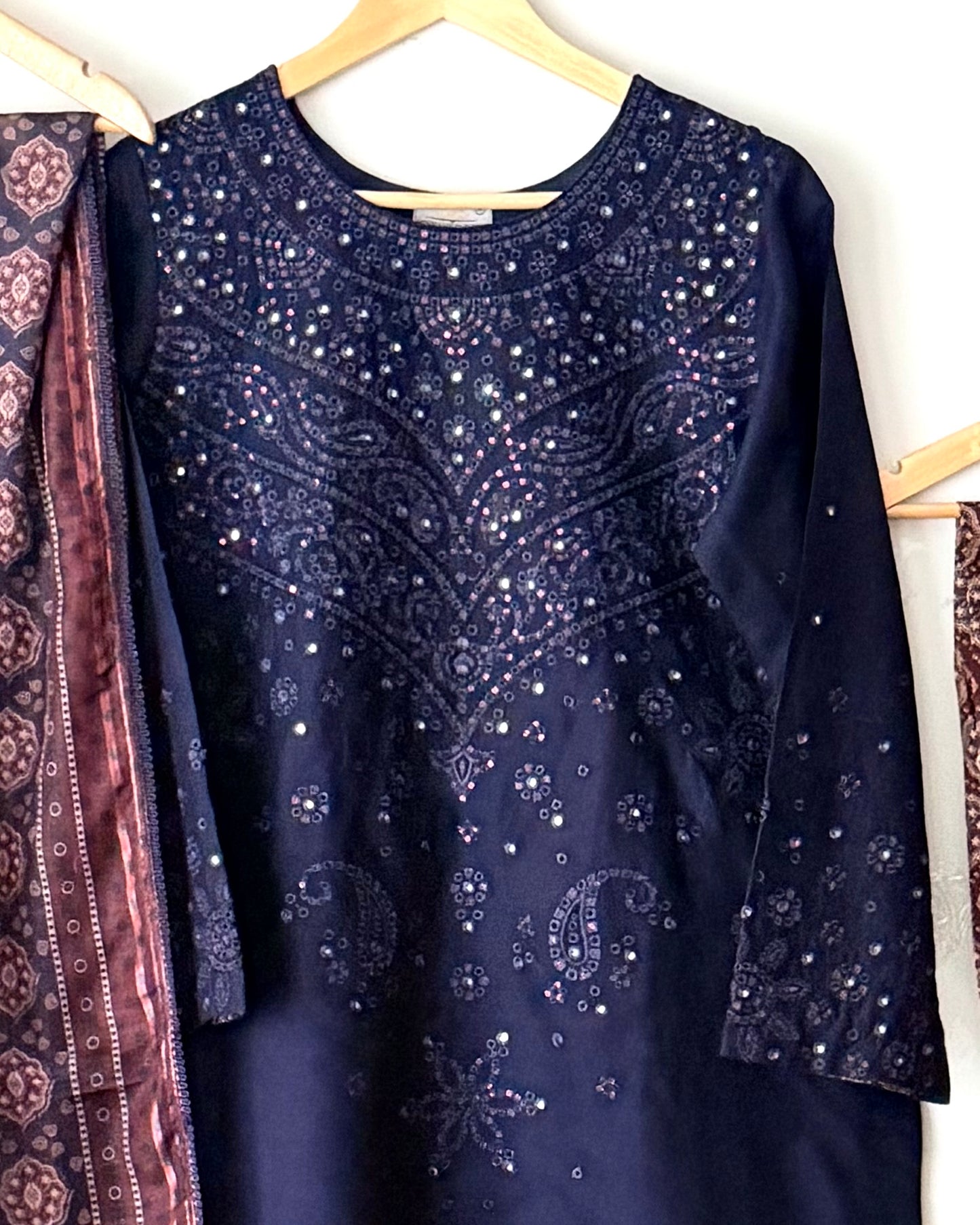 Embroidered lawn suit - Jazmin