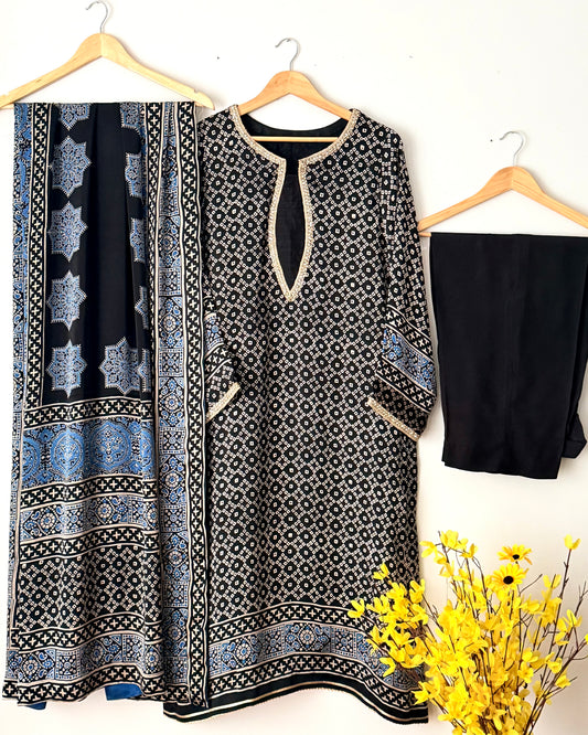 Noor -e- silk(C)-  Block printed Korean shamoze