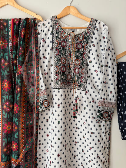 Raw silk embroidered- Jazmin
