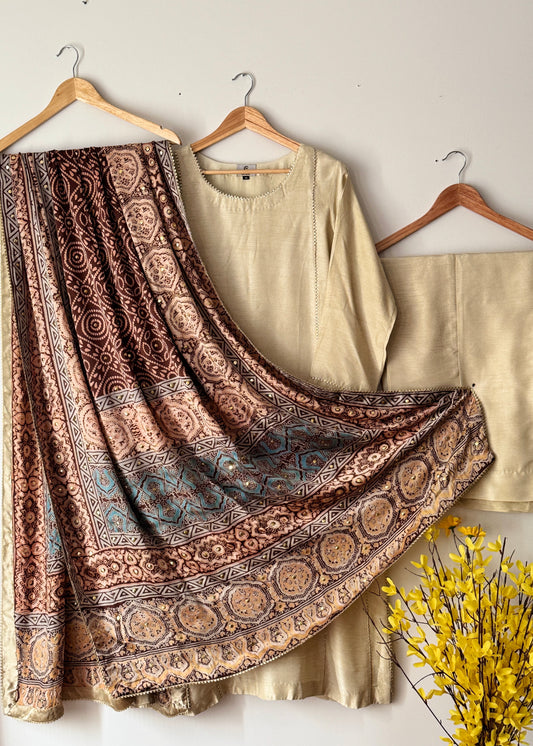 Nargis - Kamdani collection