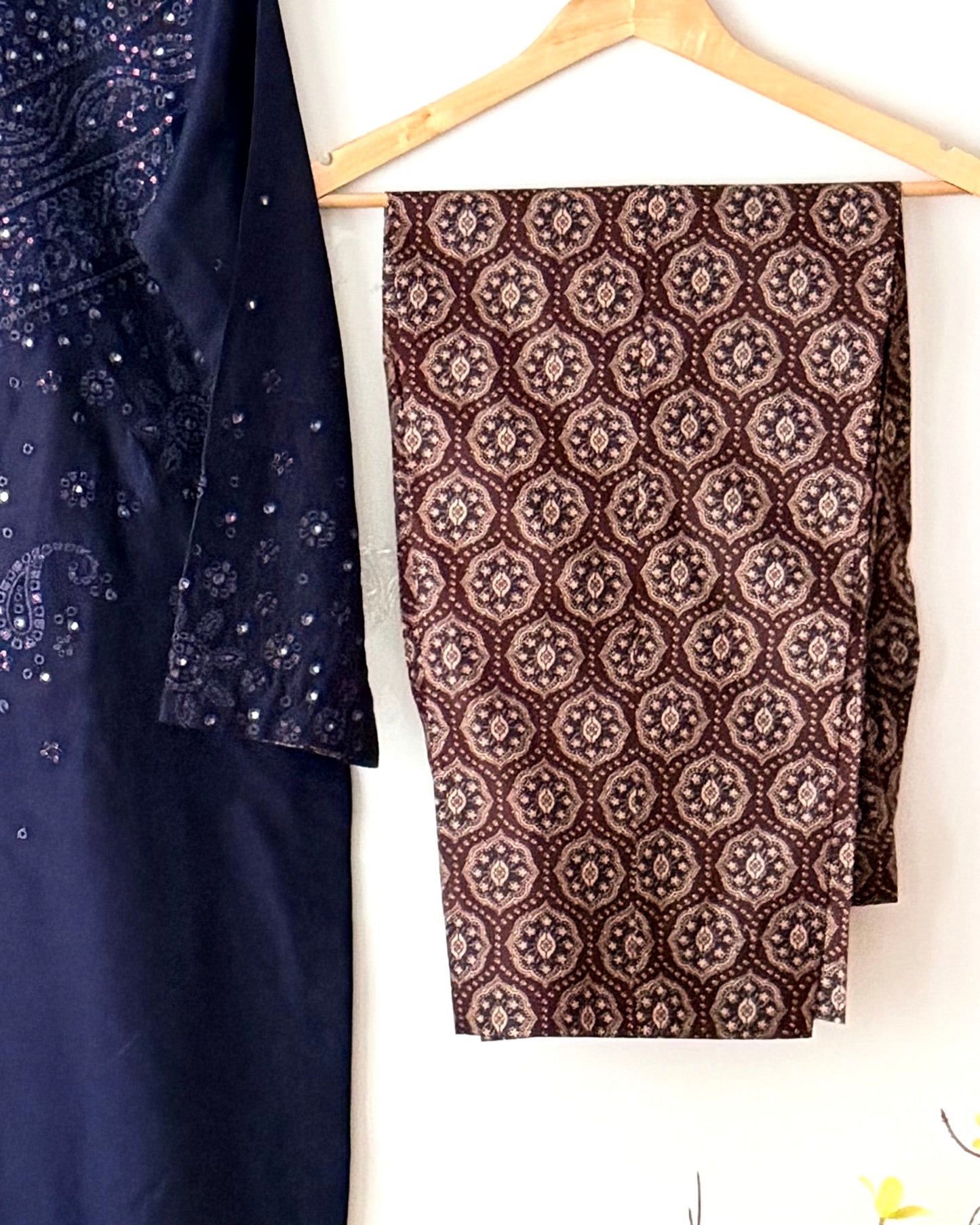 Embroidered lawn suit - Jazmin